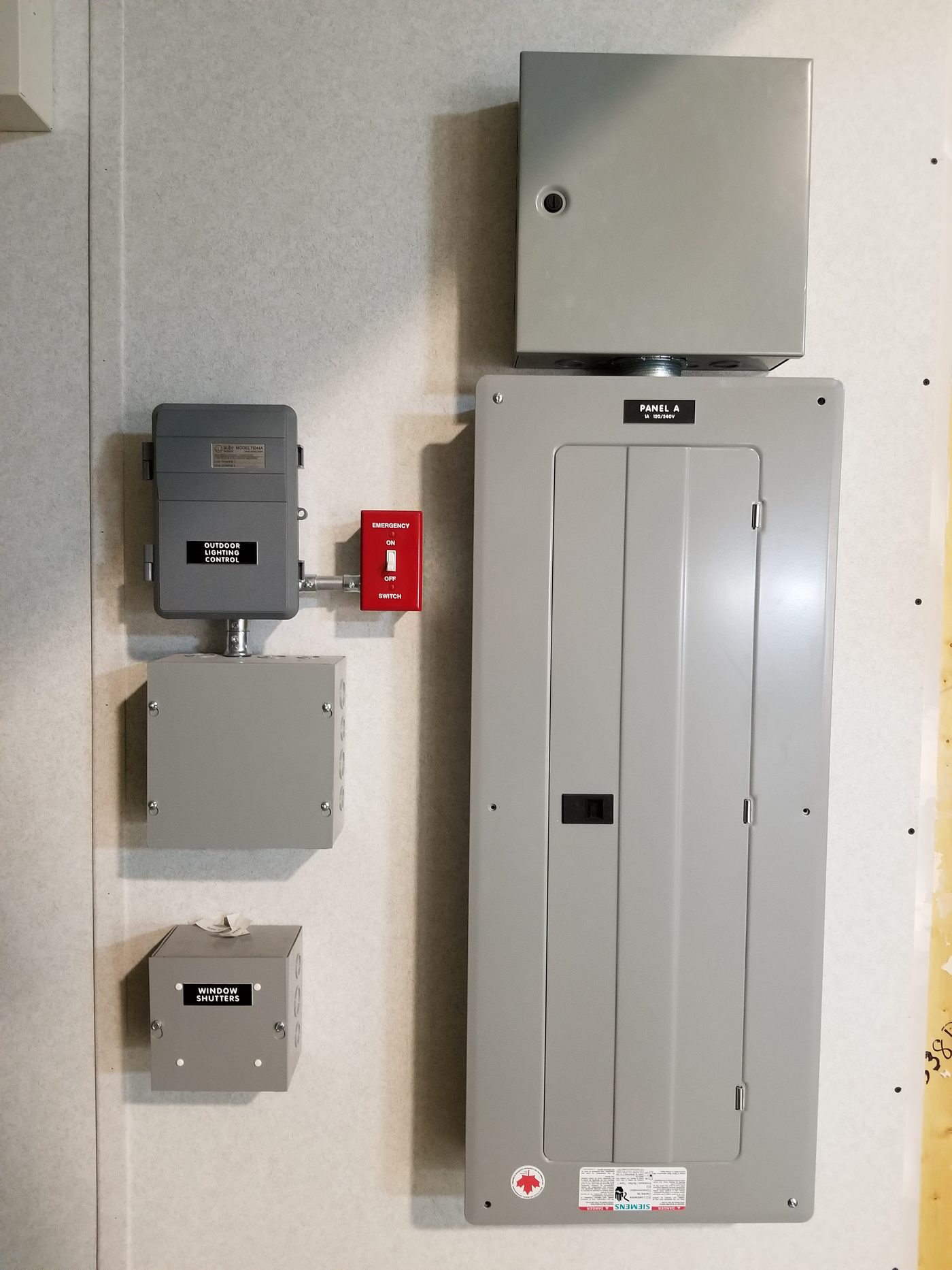 Building controls for lighting, shutters and emergency cutoff